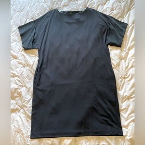 COS knee length dress. Stretchy, soft with pockets! Size M.